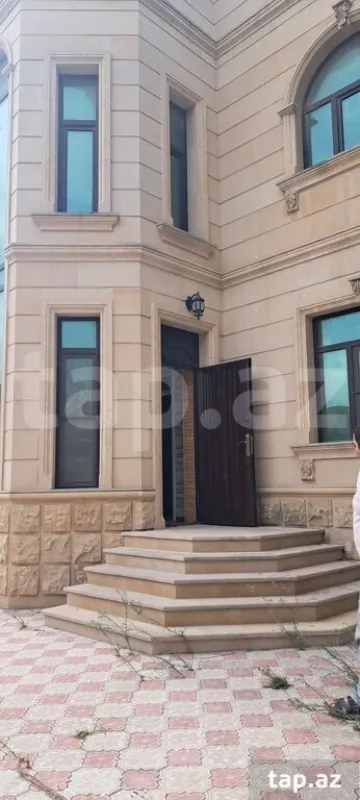 Satılır 9 otaqlı həyət evi