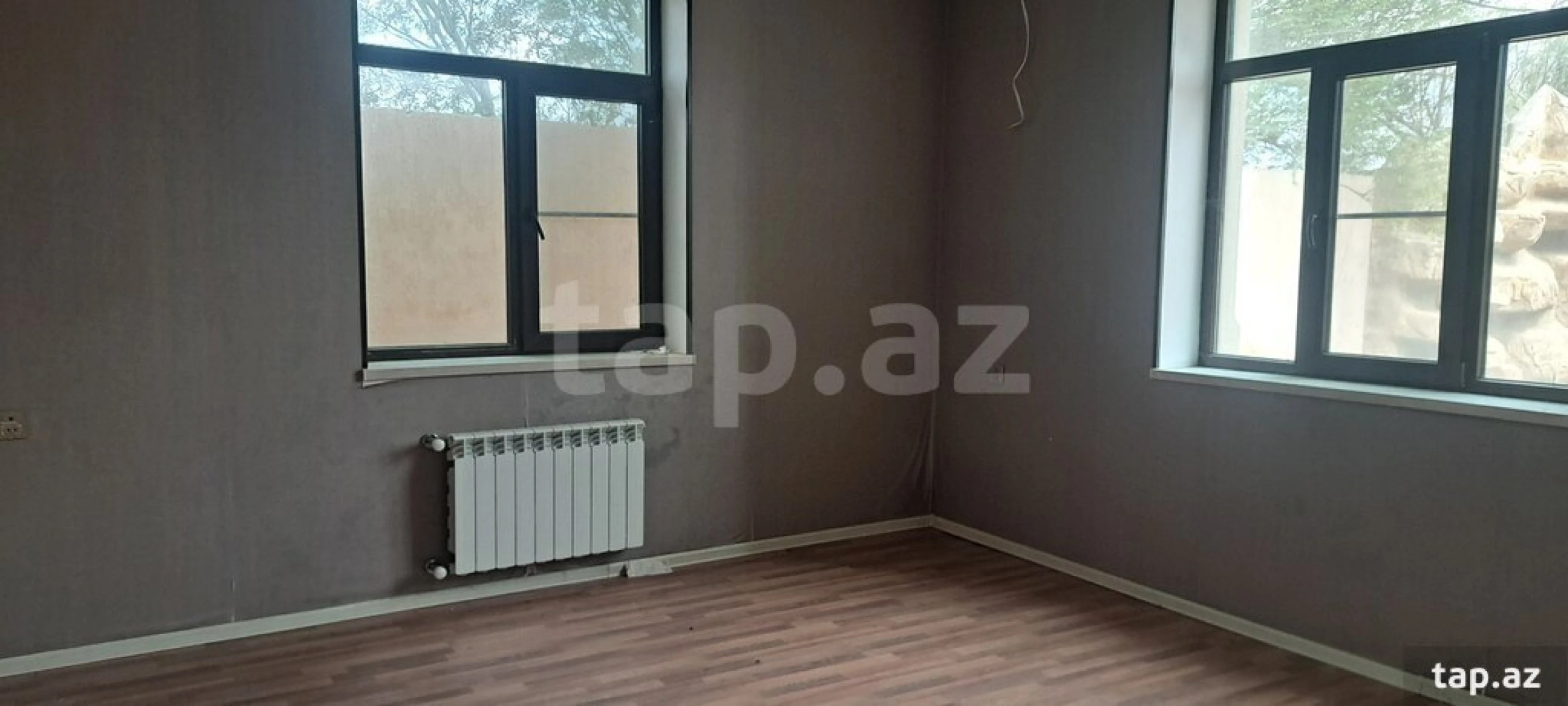 Satılır 9 otaqlı həyət evi