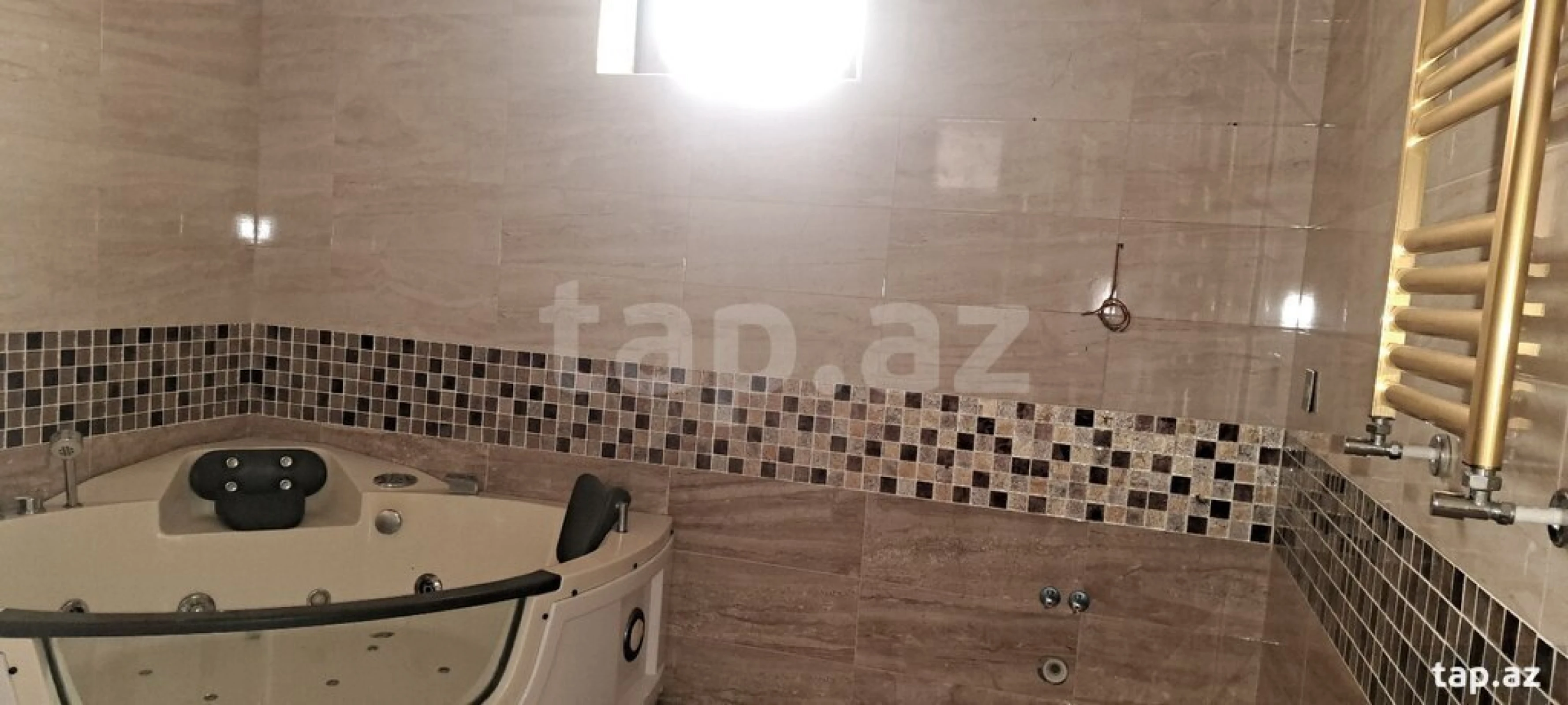 Satılır 9 otaqlı həyət evi