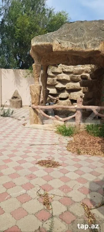 Satılır 9 otaqlı həyət evi