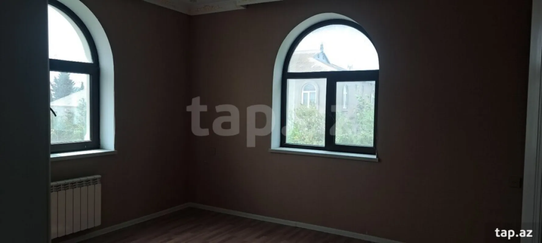 Satılır 9 otaqlı həyət evi