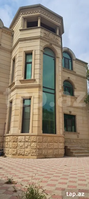 Satılır 9 otaqlı həyət evi