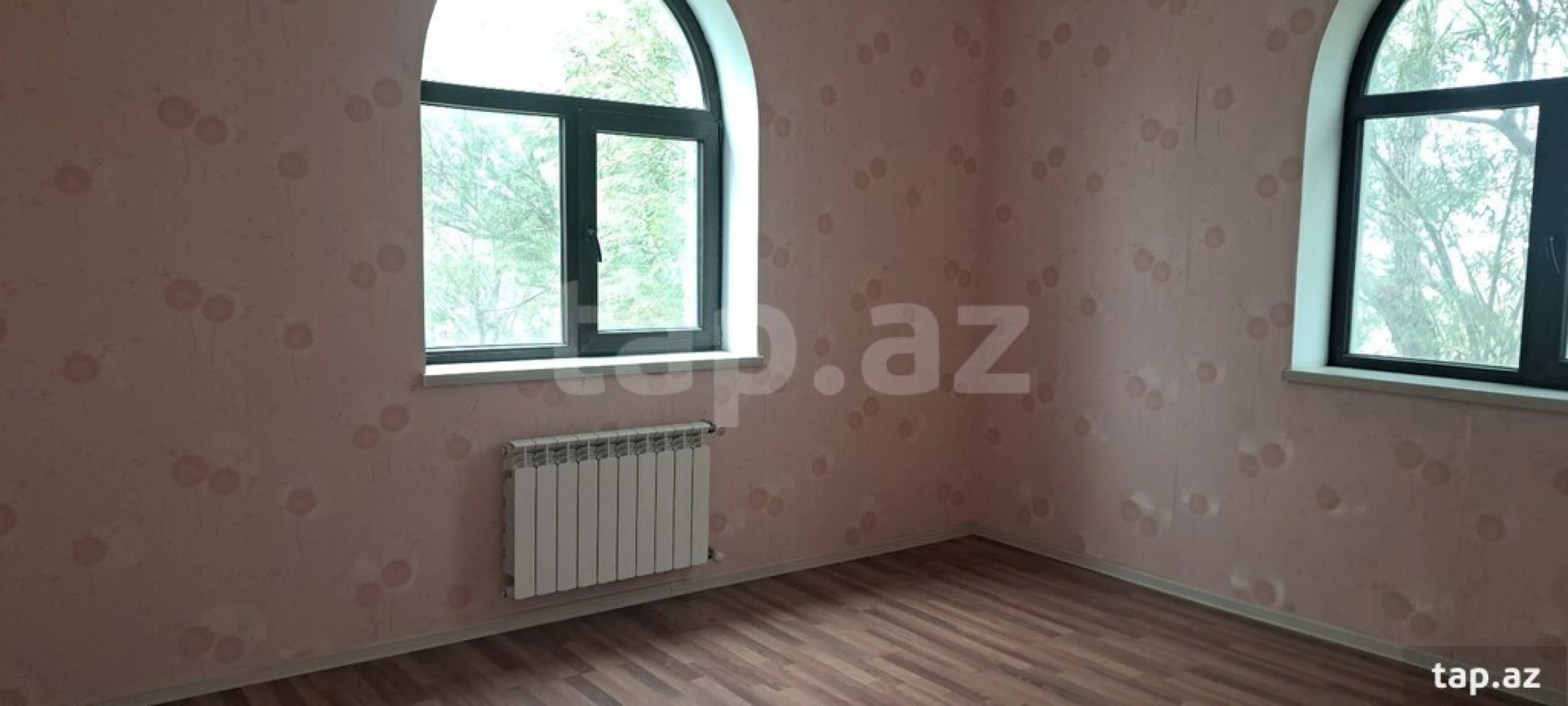 Satılır 9 otaqlı həyət evi