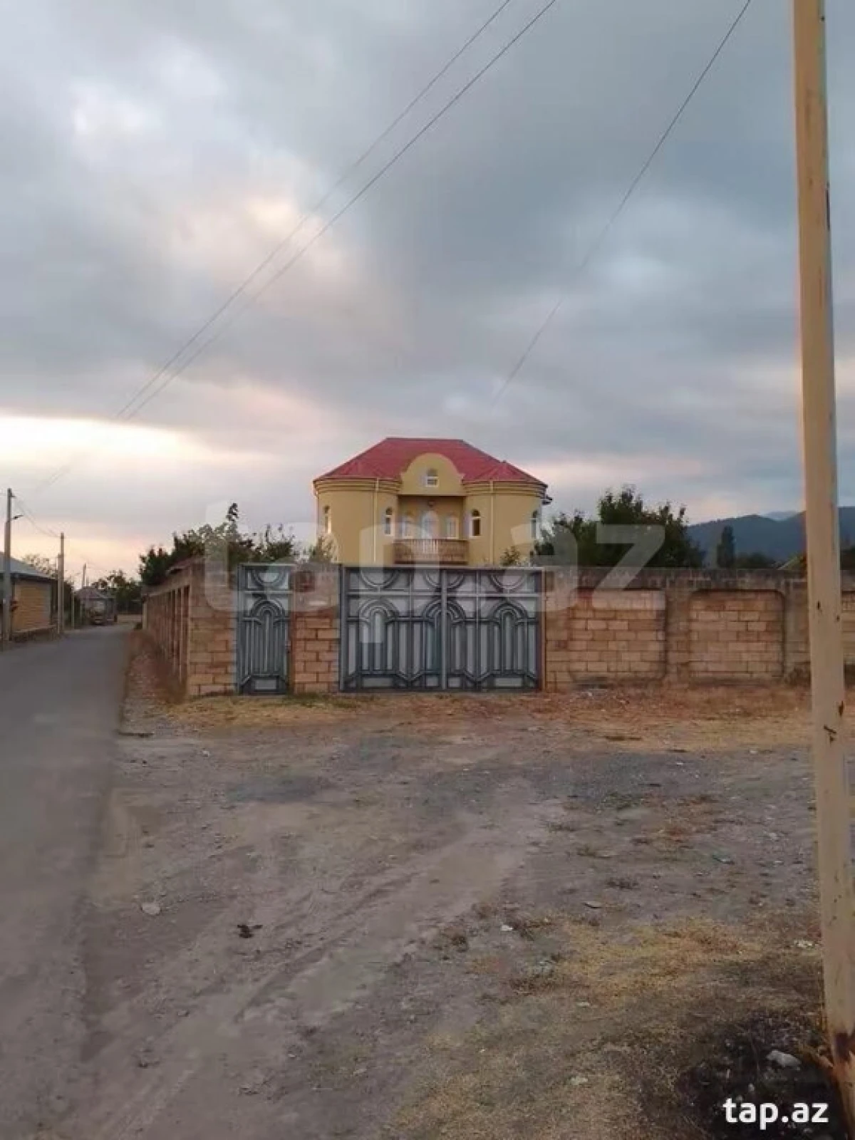 Satılır 7 otaqlı həyət evi