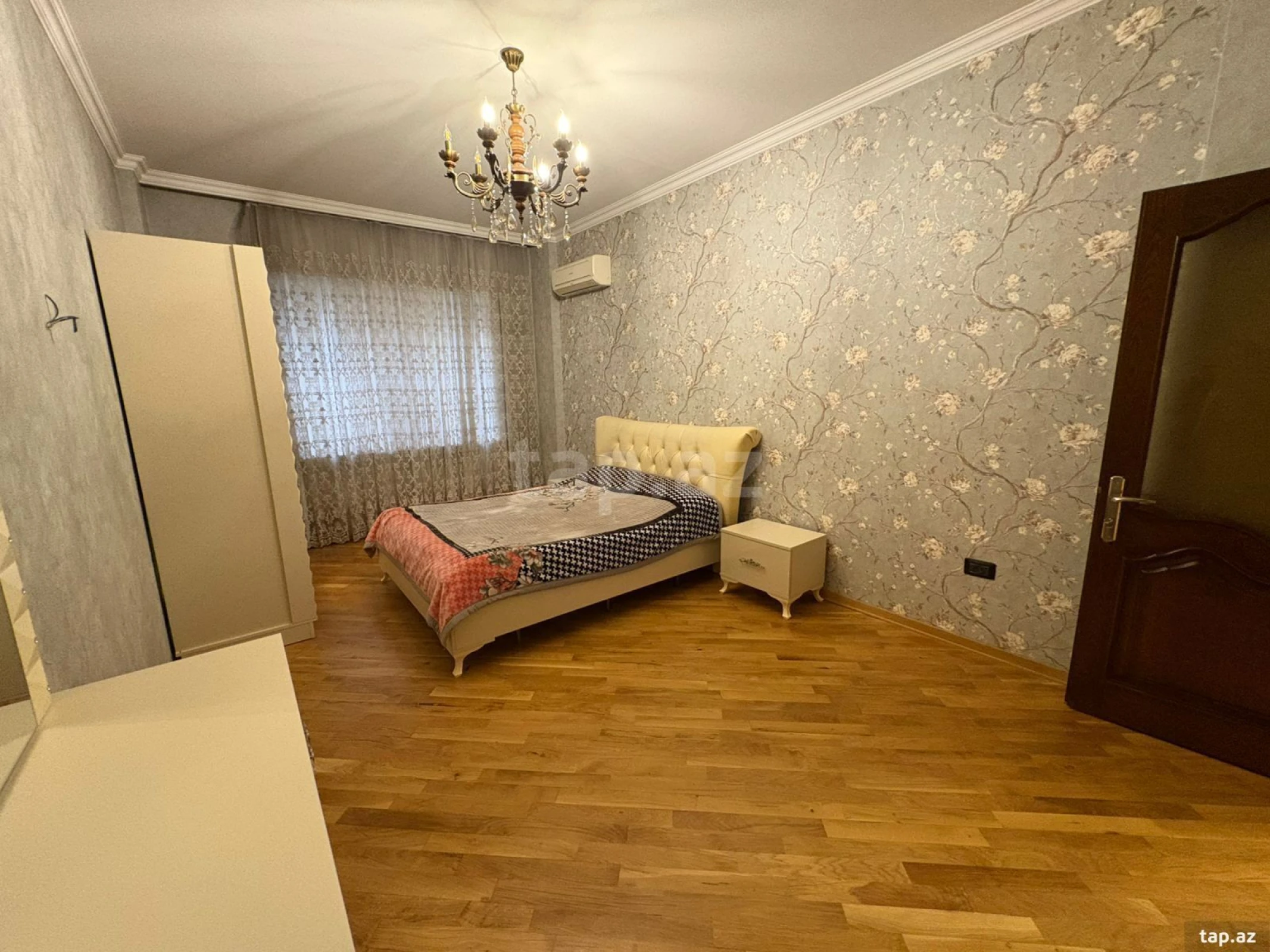 Satılır 4 otaqlı yeni tikili 198 m²