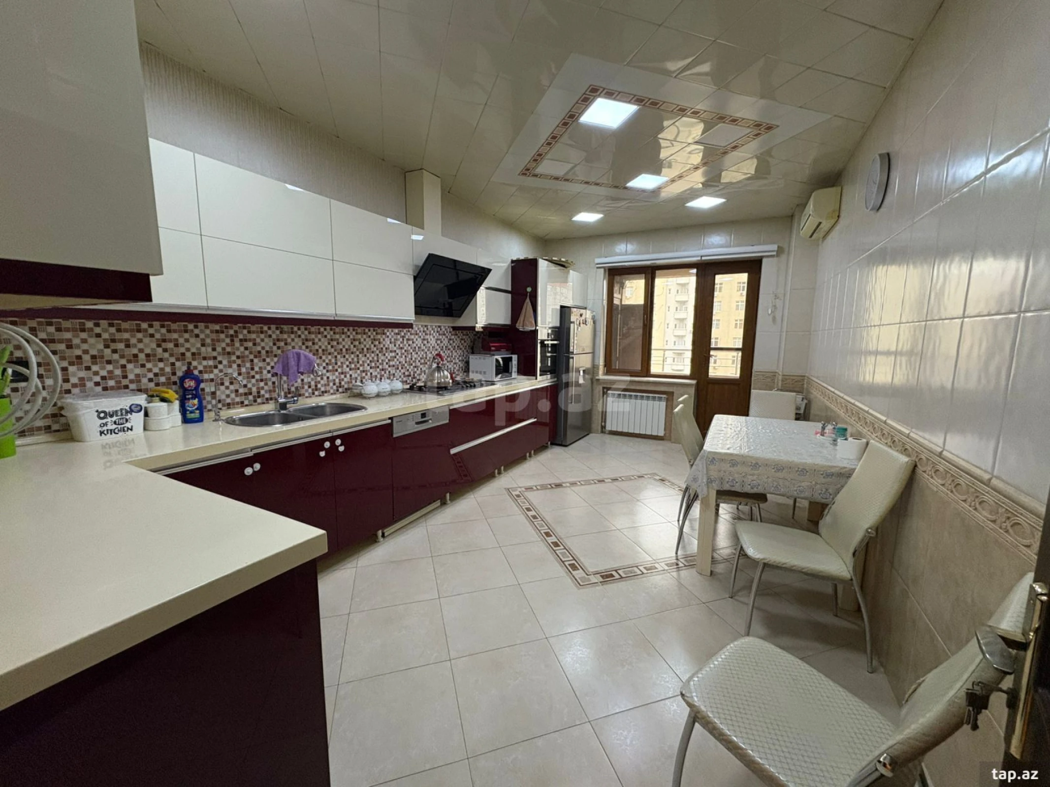 Satılır 4 otaqlı yeni tikili 198 m²