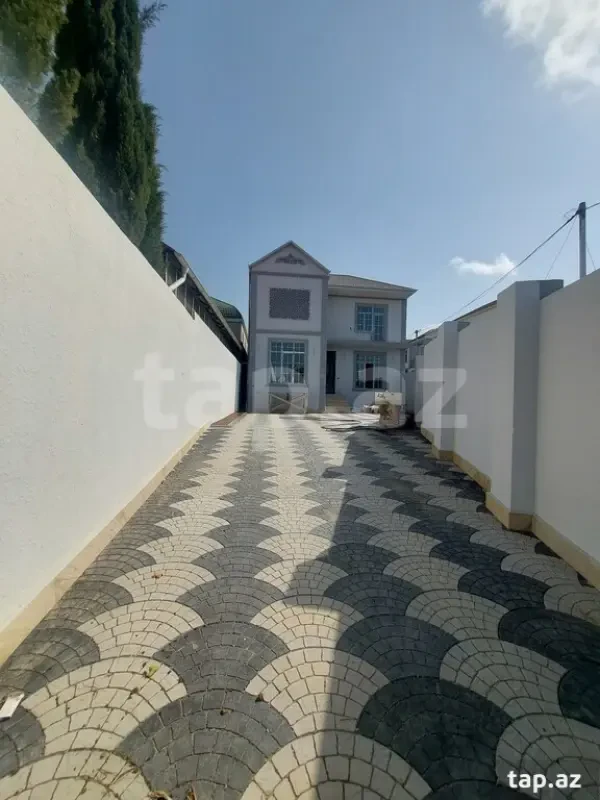 Satılır 5 otaqlı həyət evi 180 m²