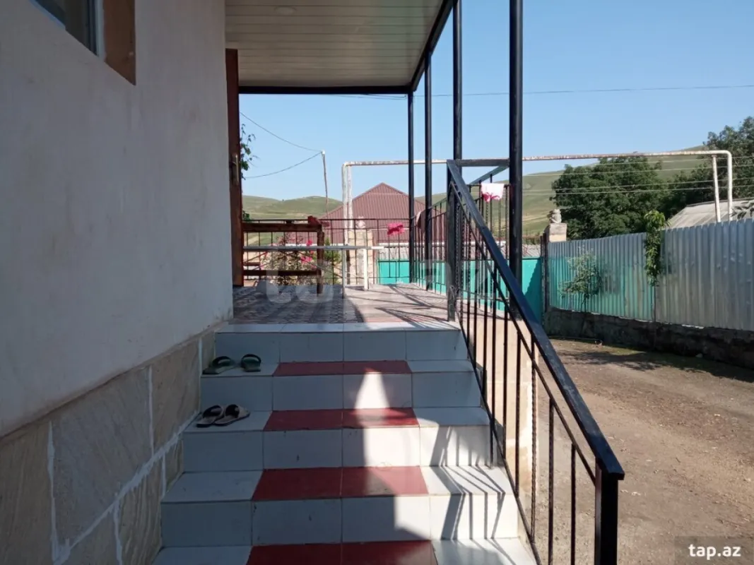 Kirayə verilir 5 otaqlı həyət evi