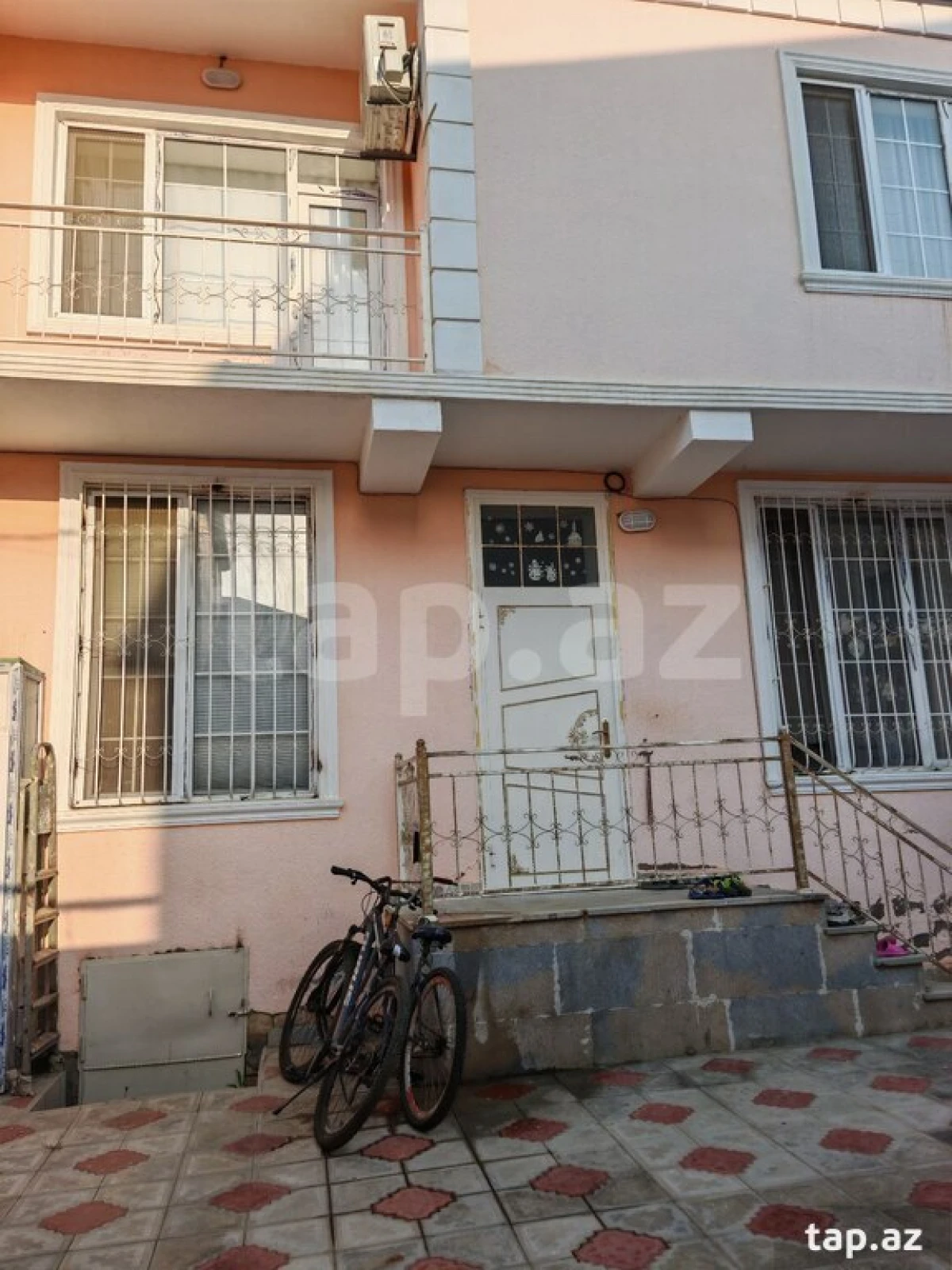 Satılır 4 otaqlı həyət evi