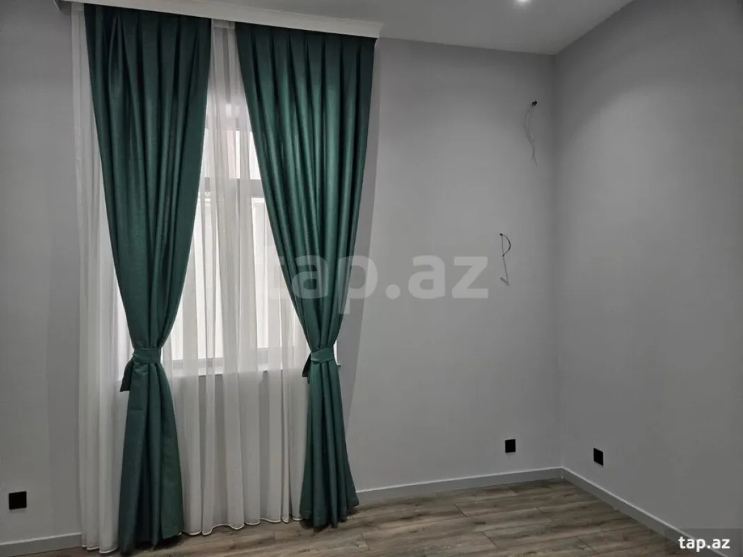 Satılır 4 otaqlı həyət evi 235 m²