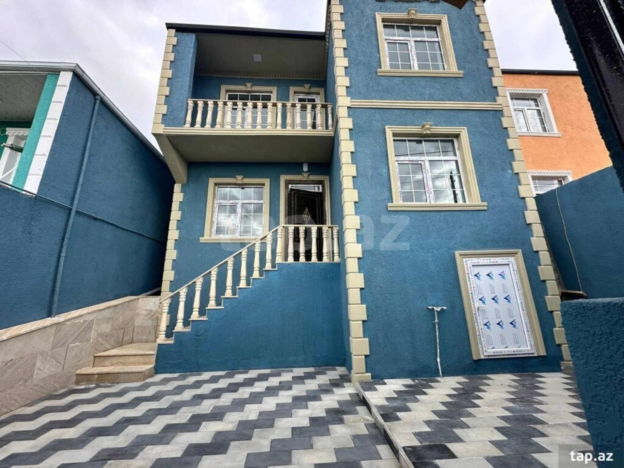 Satılır 4 otaqlı həyət evi