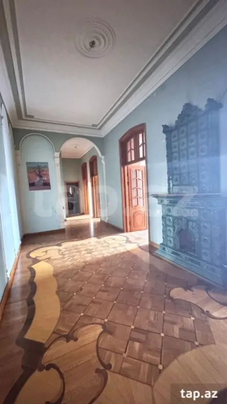 Satılır 4 otaqlı mənzil 183 m²