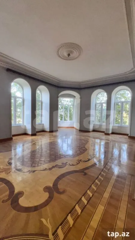 Satılır 4 otaqlı mənzil 183 m²