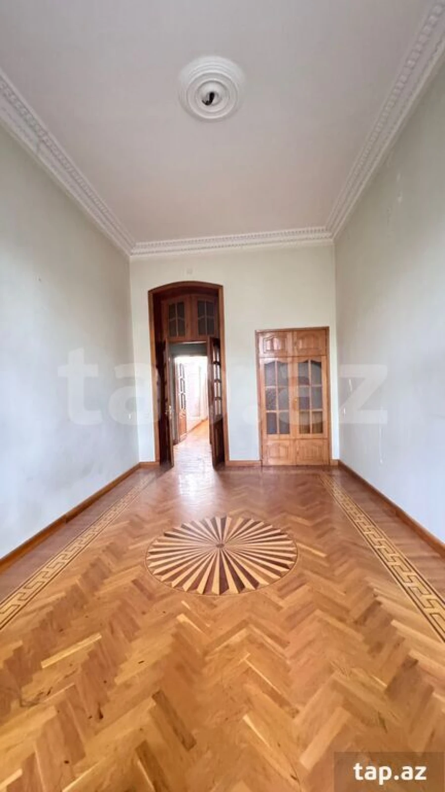 Satılır 4 otaqlı mənzil 183 m²