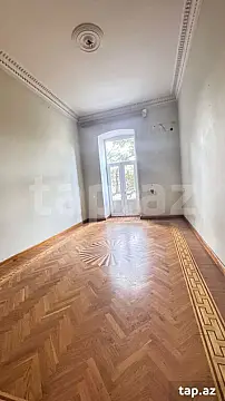 Satılır 4 otaqlı mənzil 183 m²