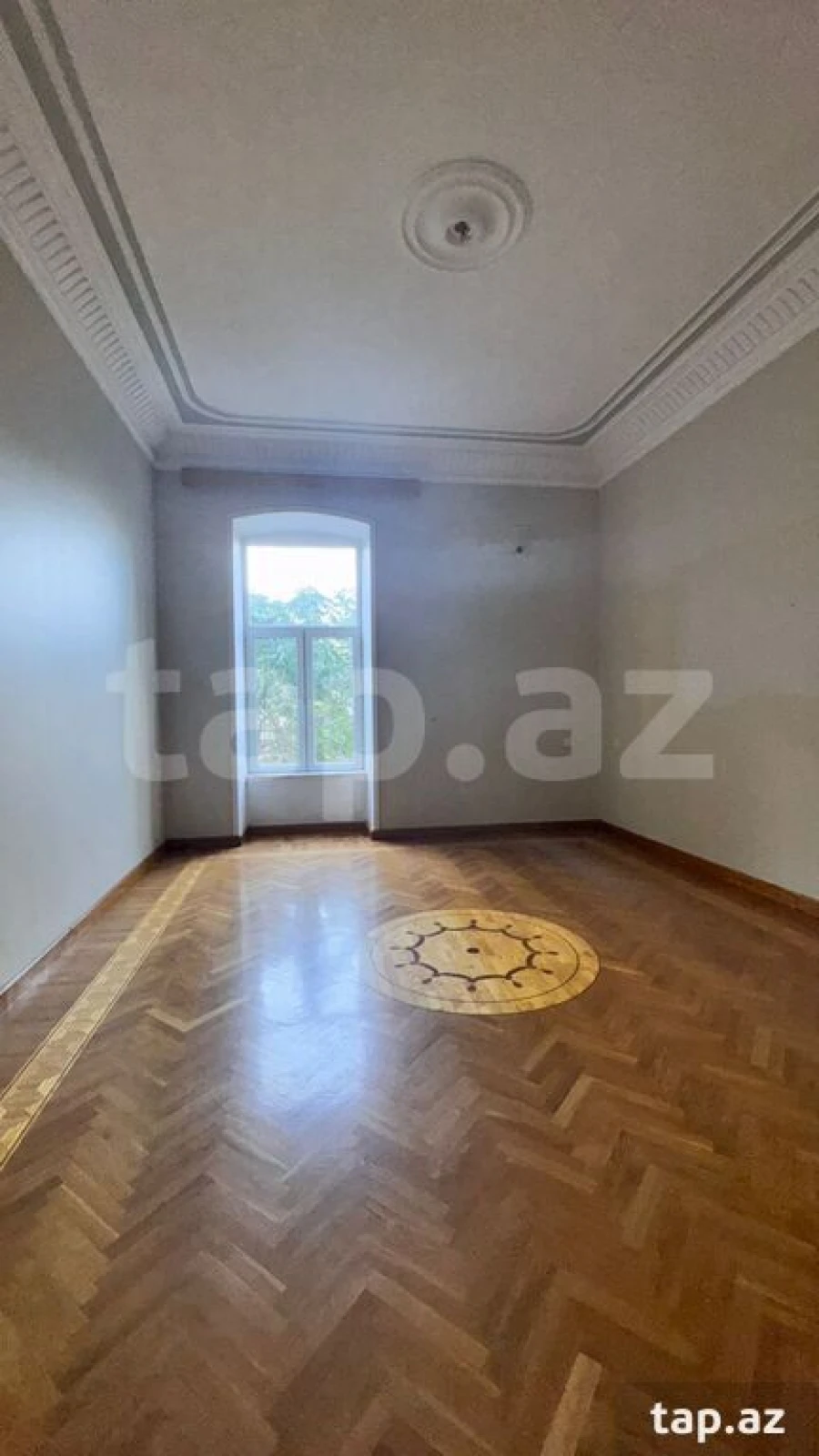Satılır 4 otaqlı mənzil 183 m²