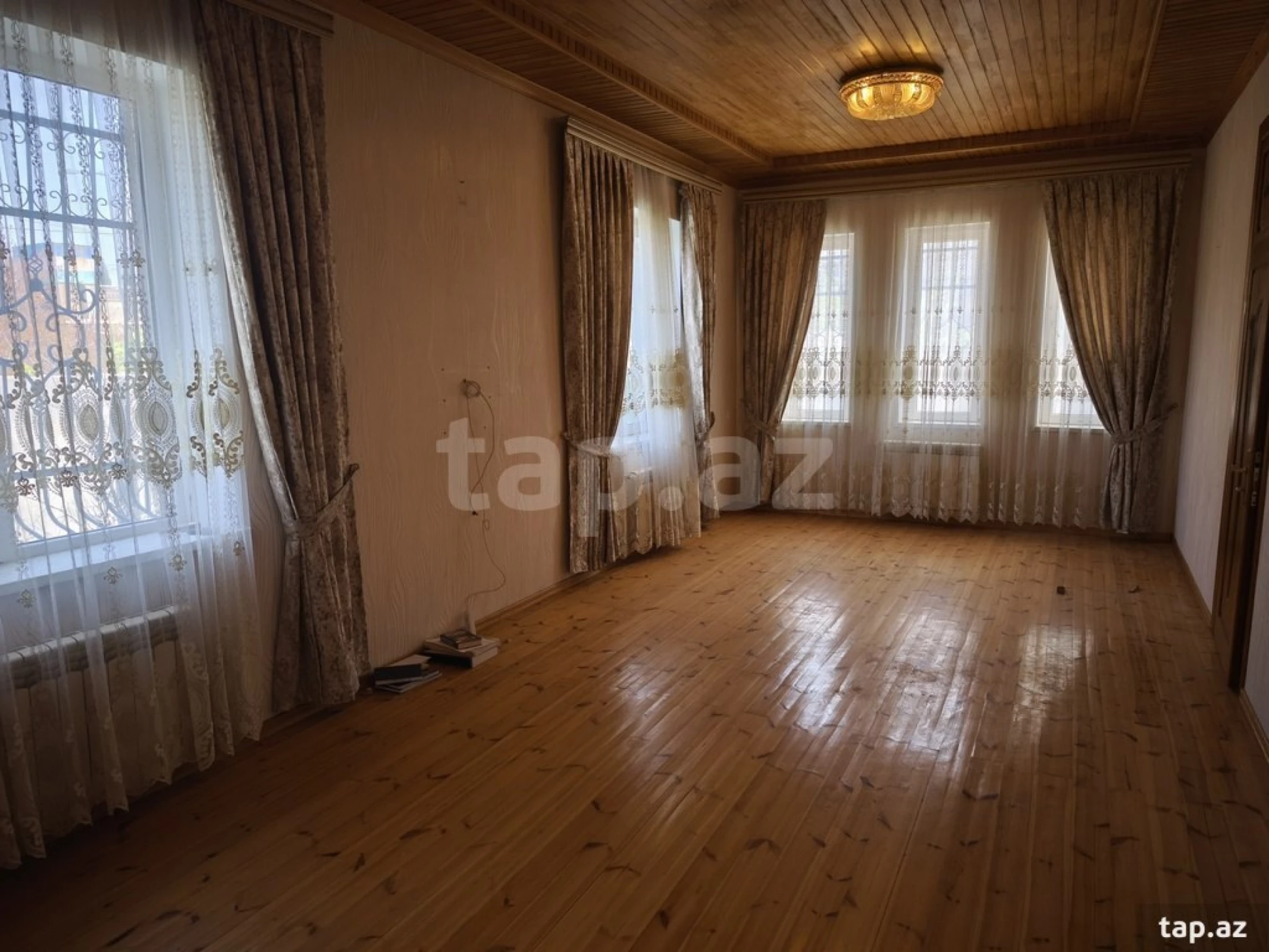 Satılır 5 otaqlı həyət evi