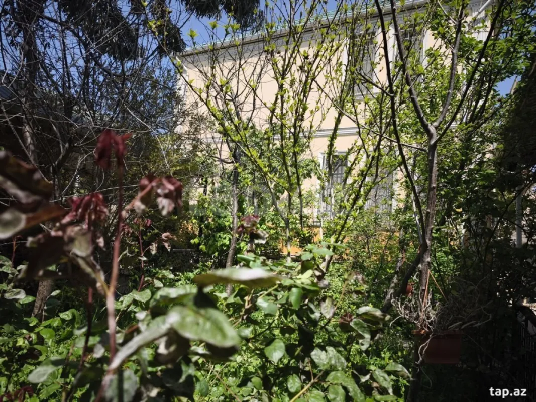 Satılır 5 otaqlı həyət evi