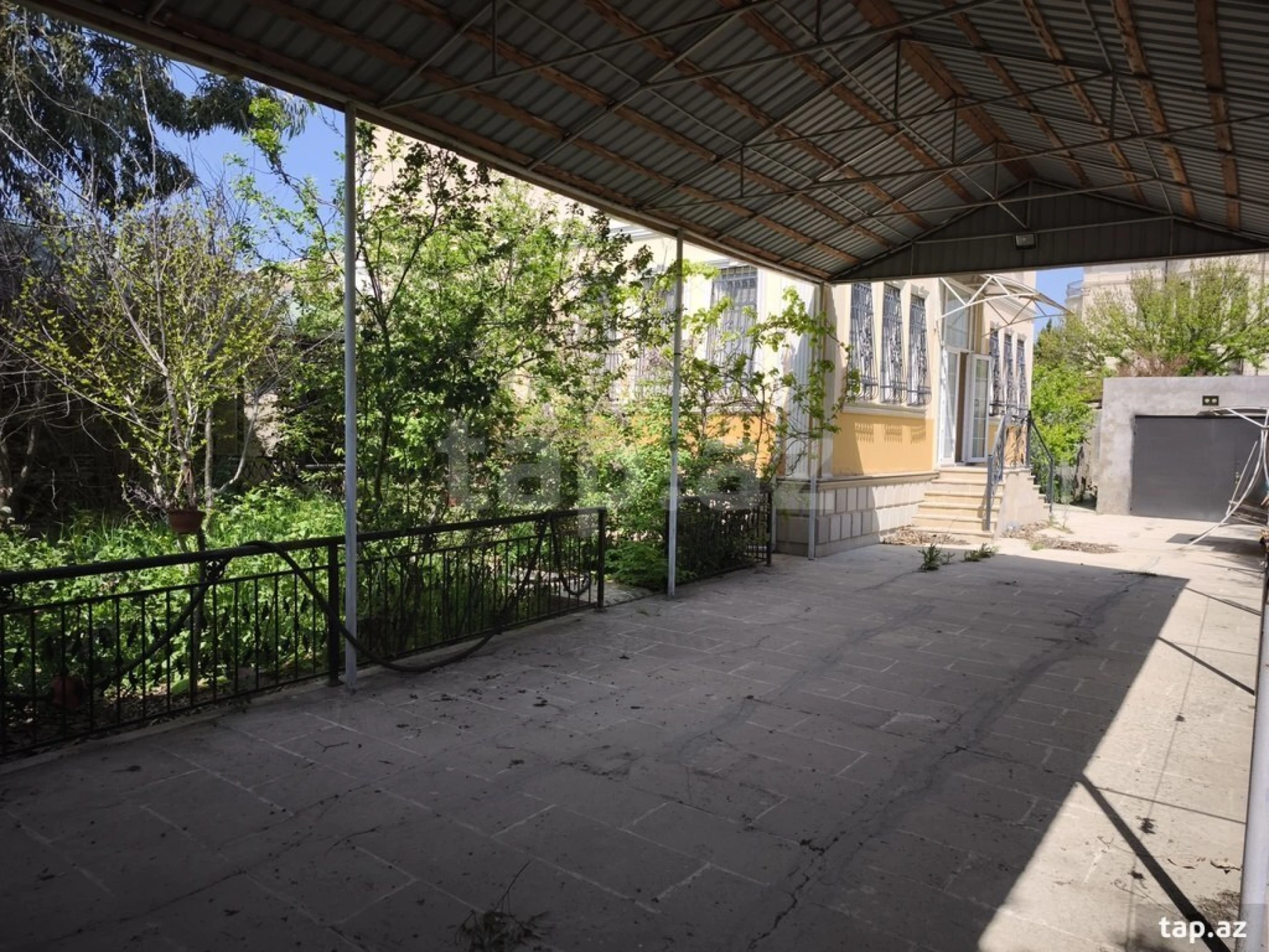 Satılır 5 otaqlı həyət evi