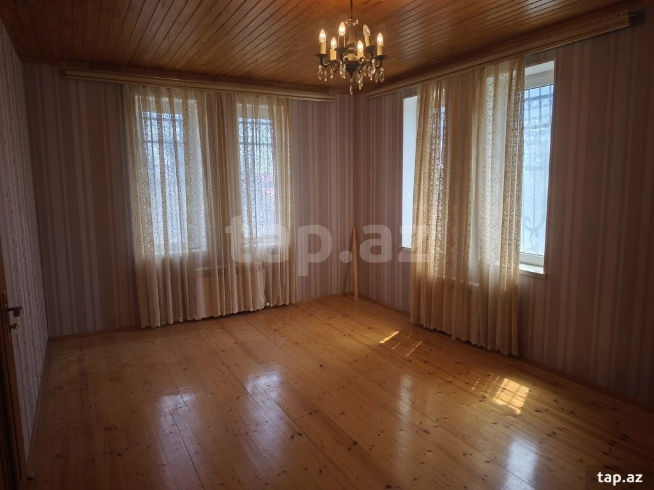 Satılır 5 otaqlı həyət evi