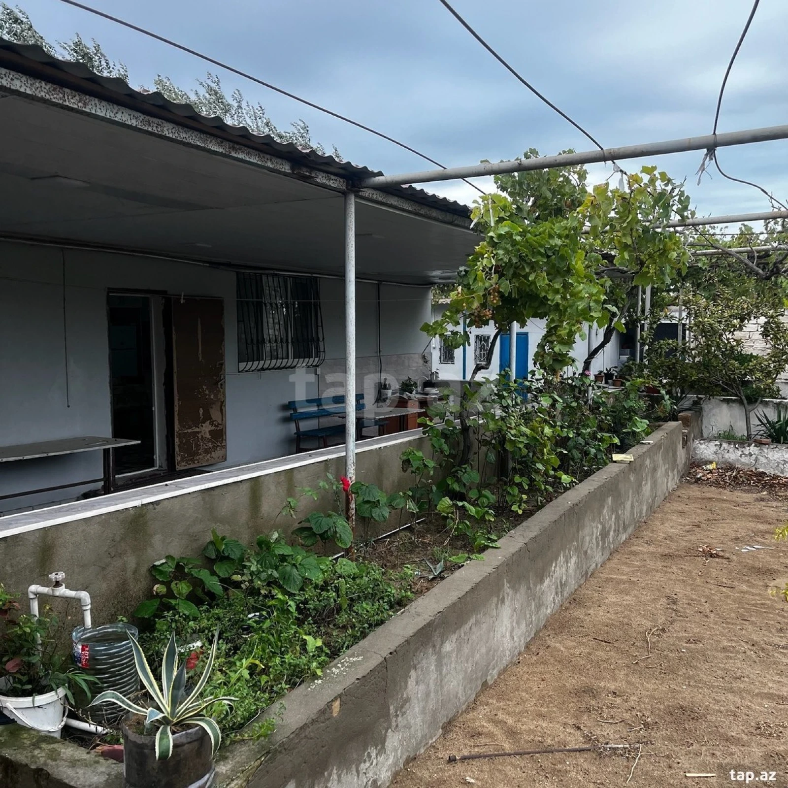 Satılır 5 otaqlı həyət evi