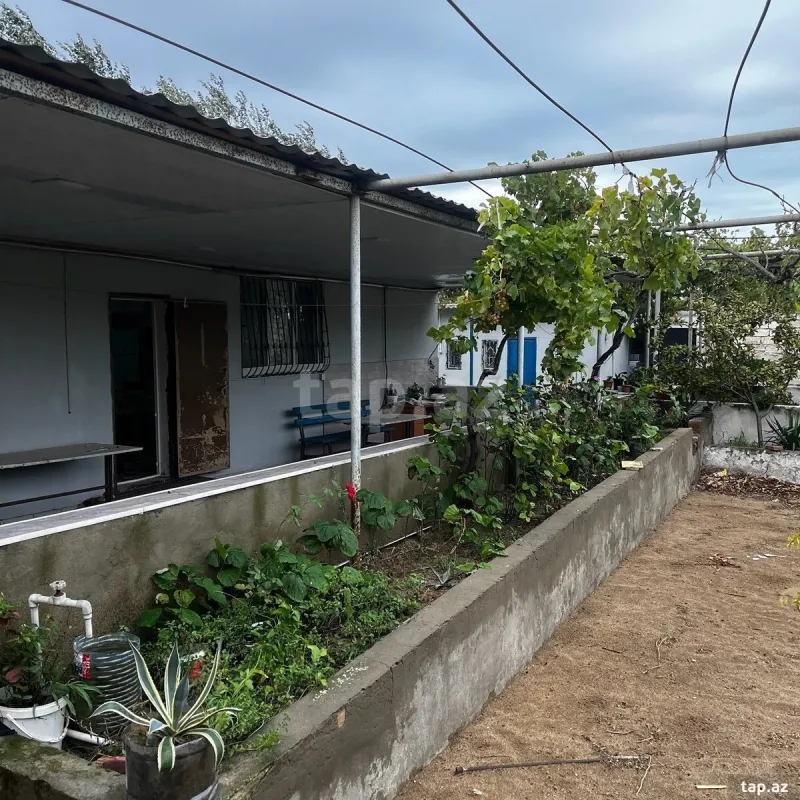 Satılır 5 otaqlı həyət evi