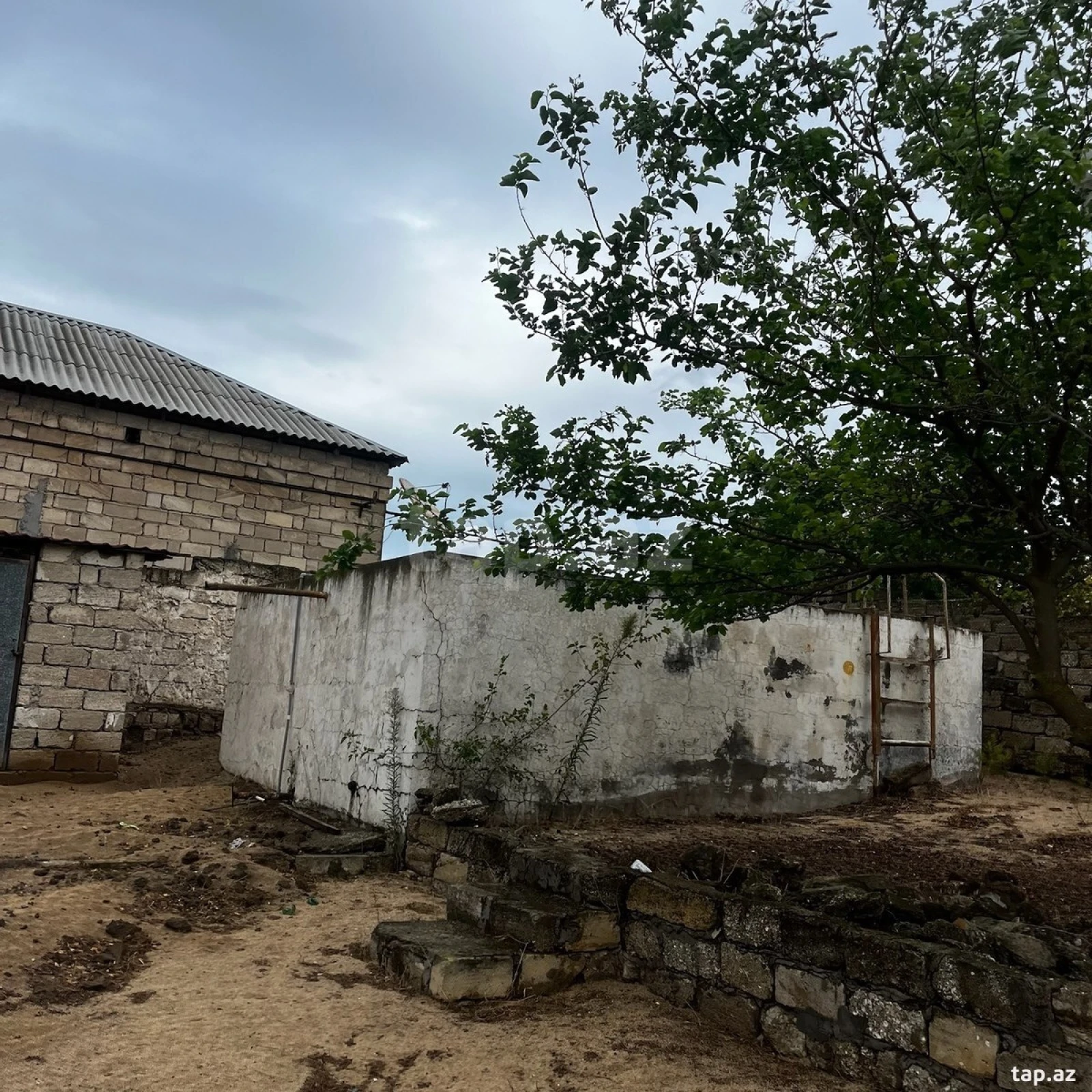 Satılır 5 otaqlı həyət evi