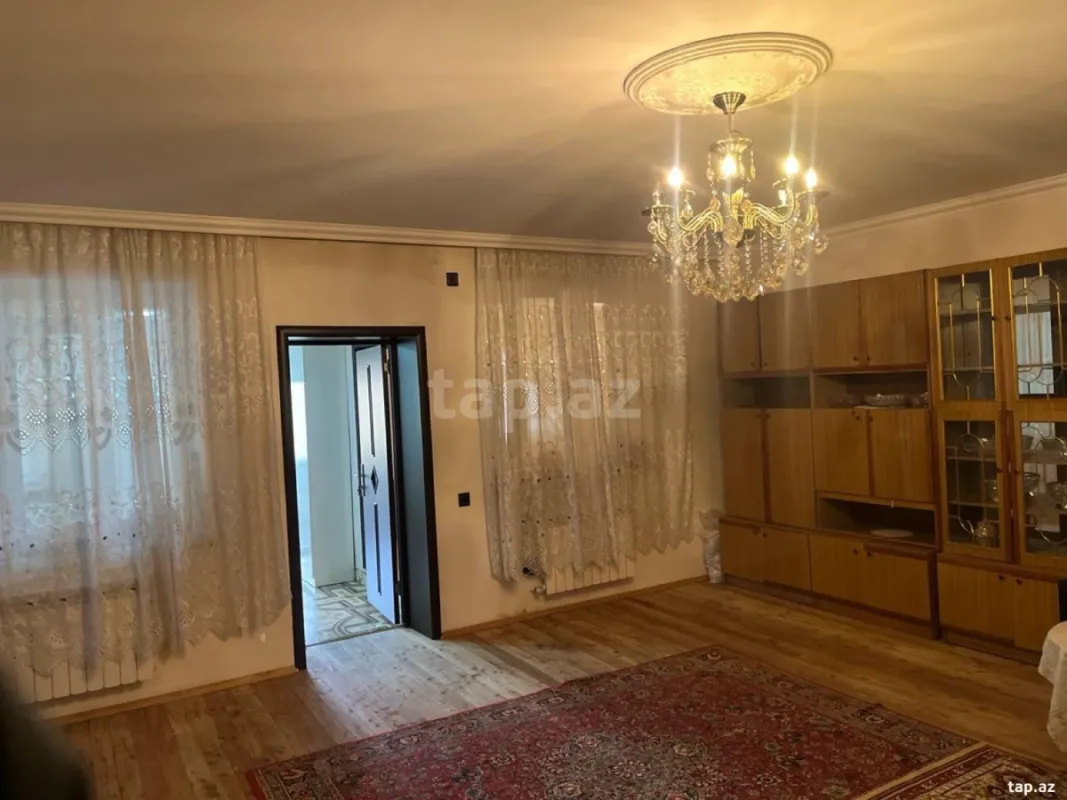 Satılır 5 otaqlı həyət evi