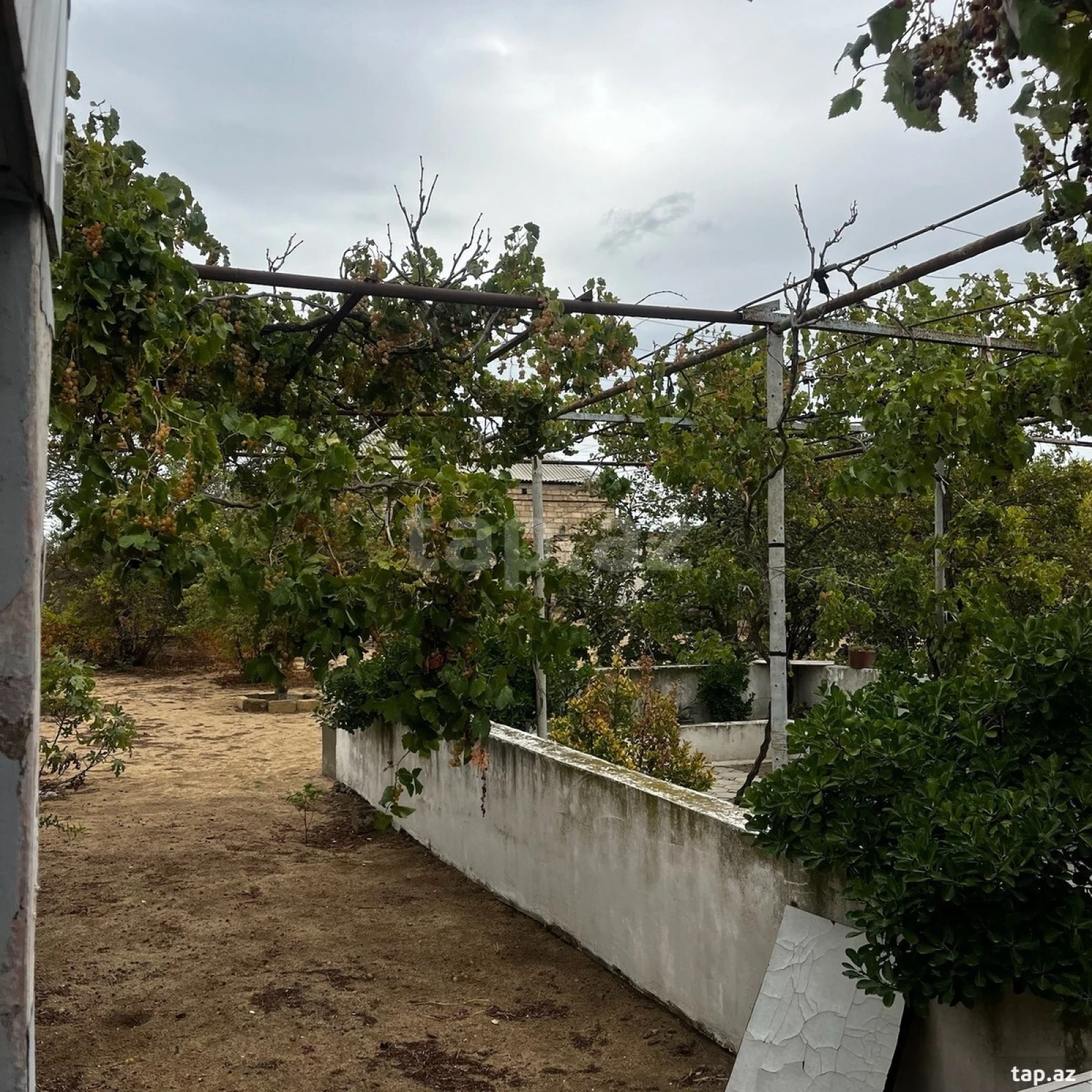 Satılır 5 otaqlı həyət evi