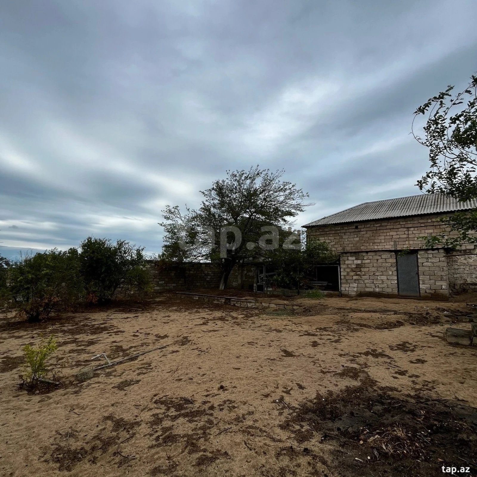 Satılır 5 otaqlı həyət evi