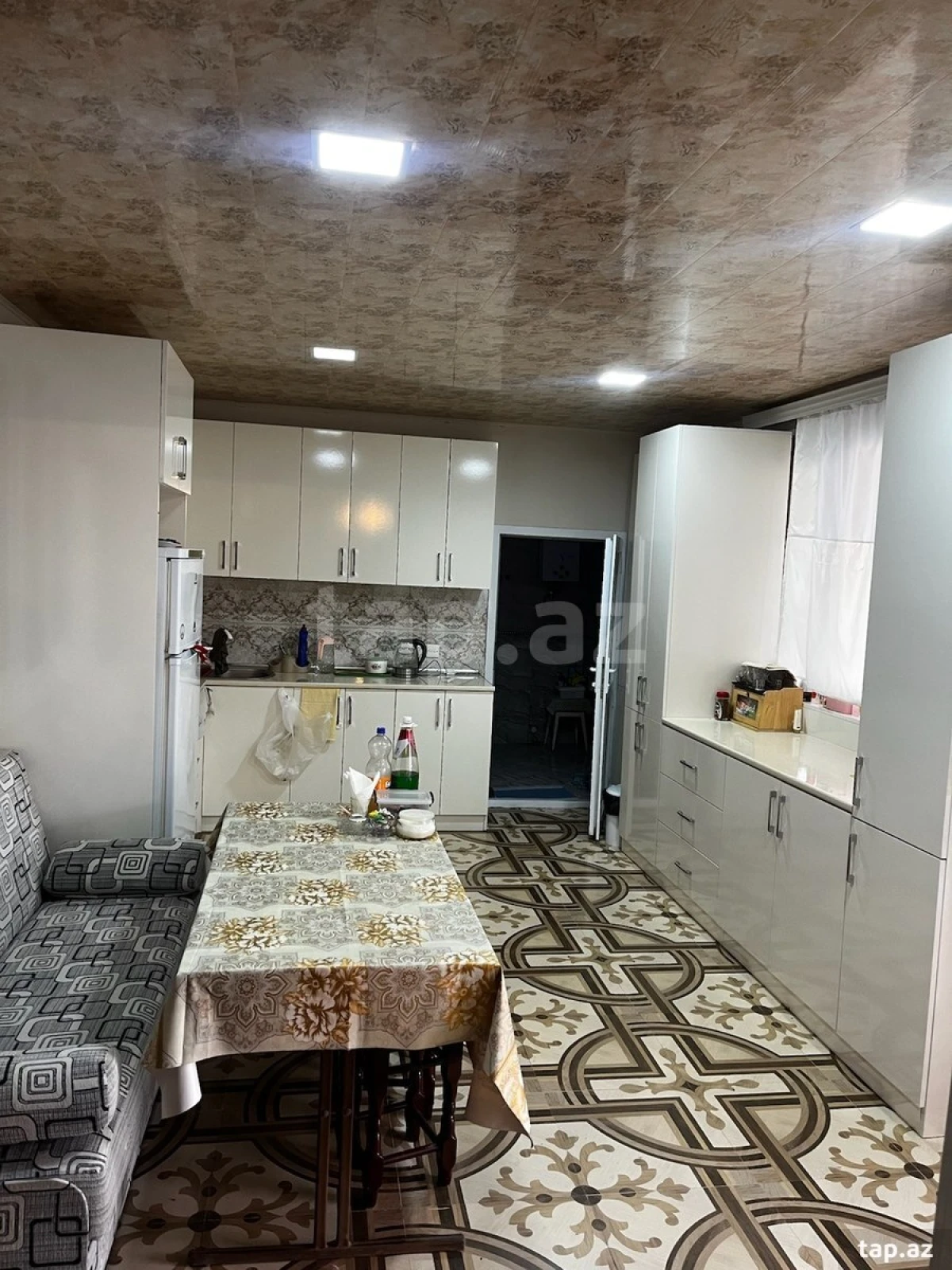 Satılır 5 otaqlı həyət evi