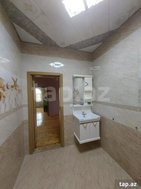 Satılır 6 otaqlı həyət evi