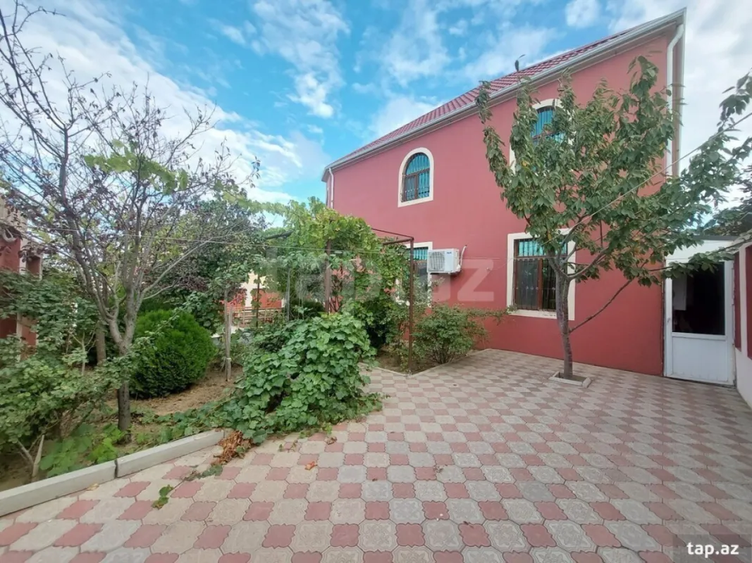 Satılır 6 otaqlı həyət evi