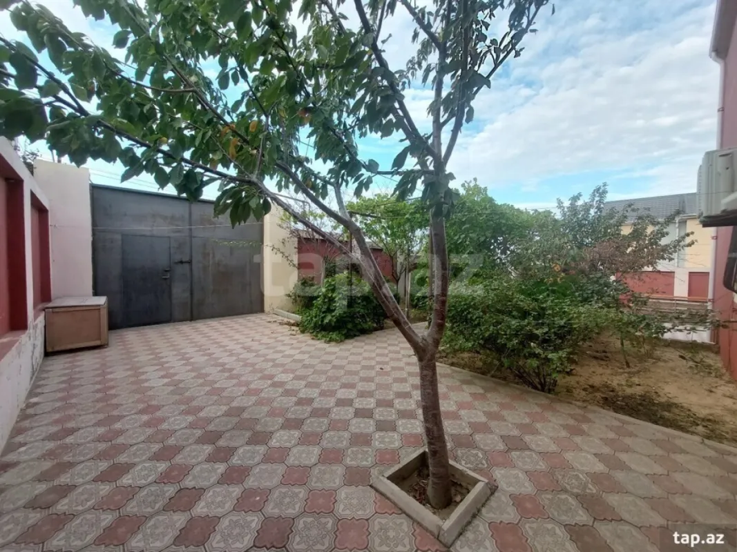 Satılır 6 otaqlı həyət evi