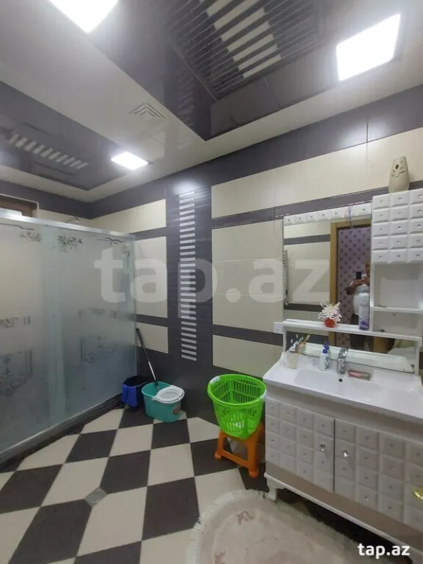 Satılır 6 otaqlı həyət evi