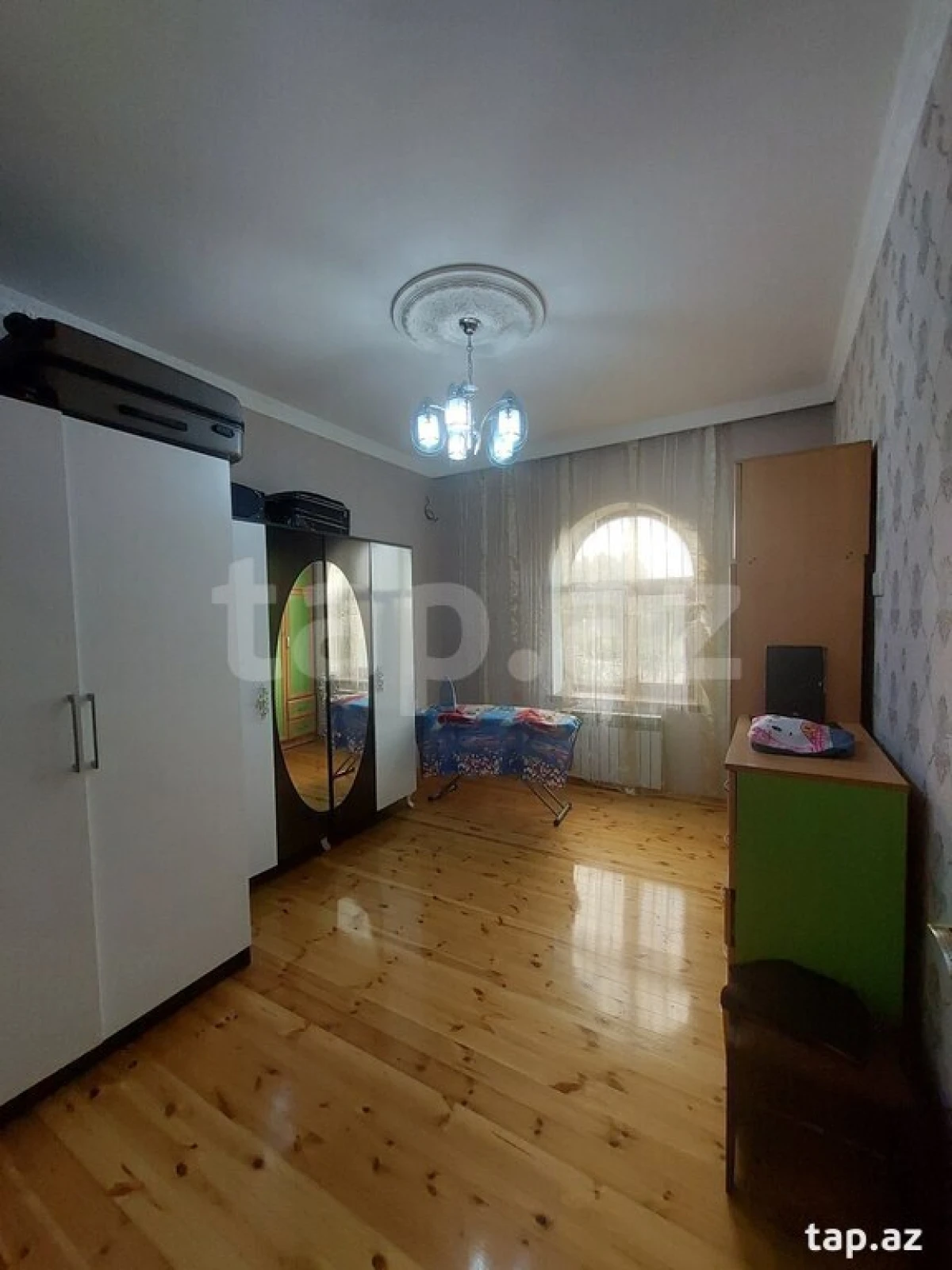 Satılır 6 otaqlı həyət evi