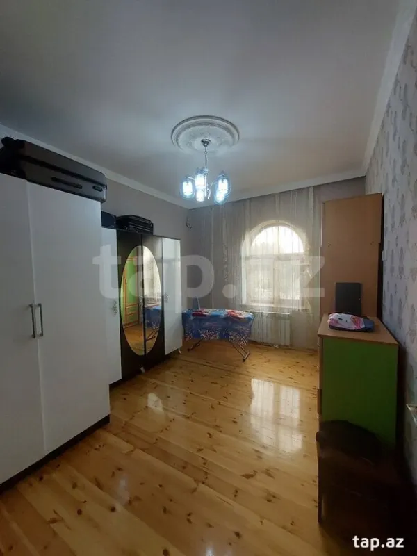 Satılır 6 otaqlı həyət evi