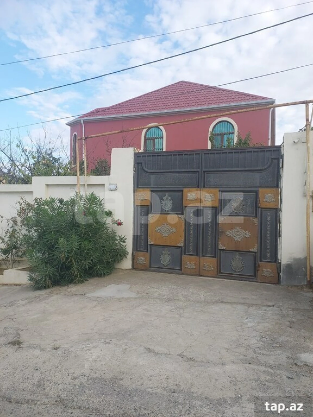 Satılır 6 otaqlı həyət evi