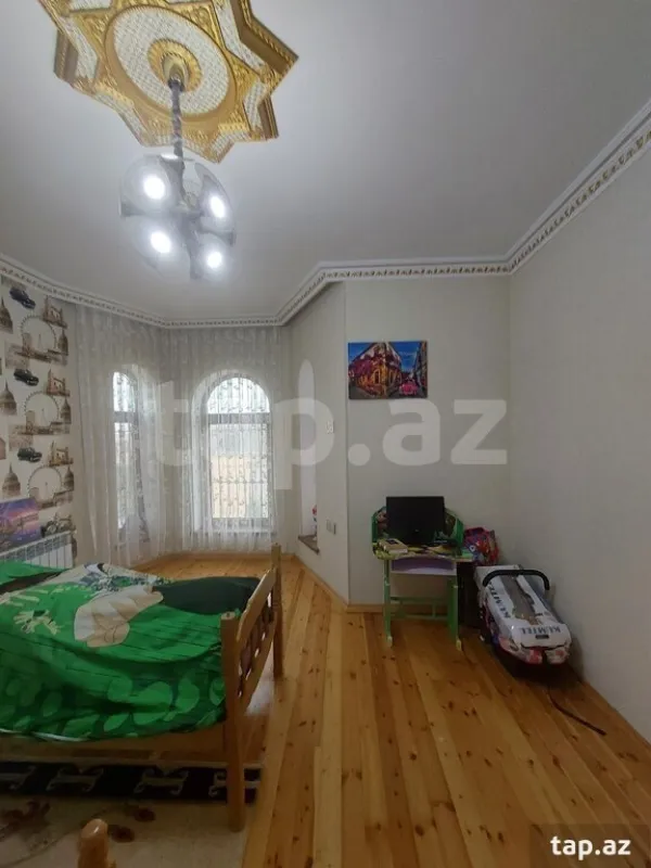 Satılır 6 otaqlı həyət evi