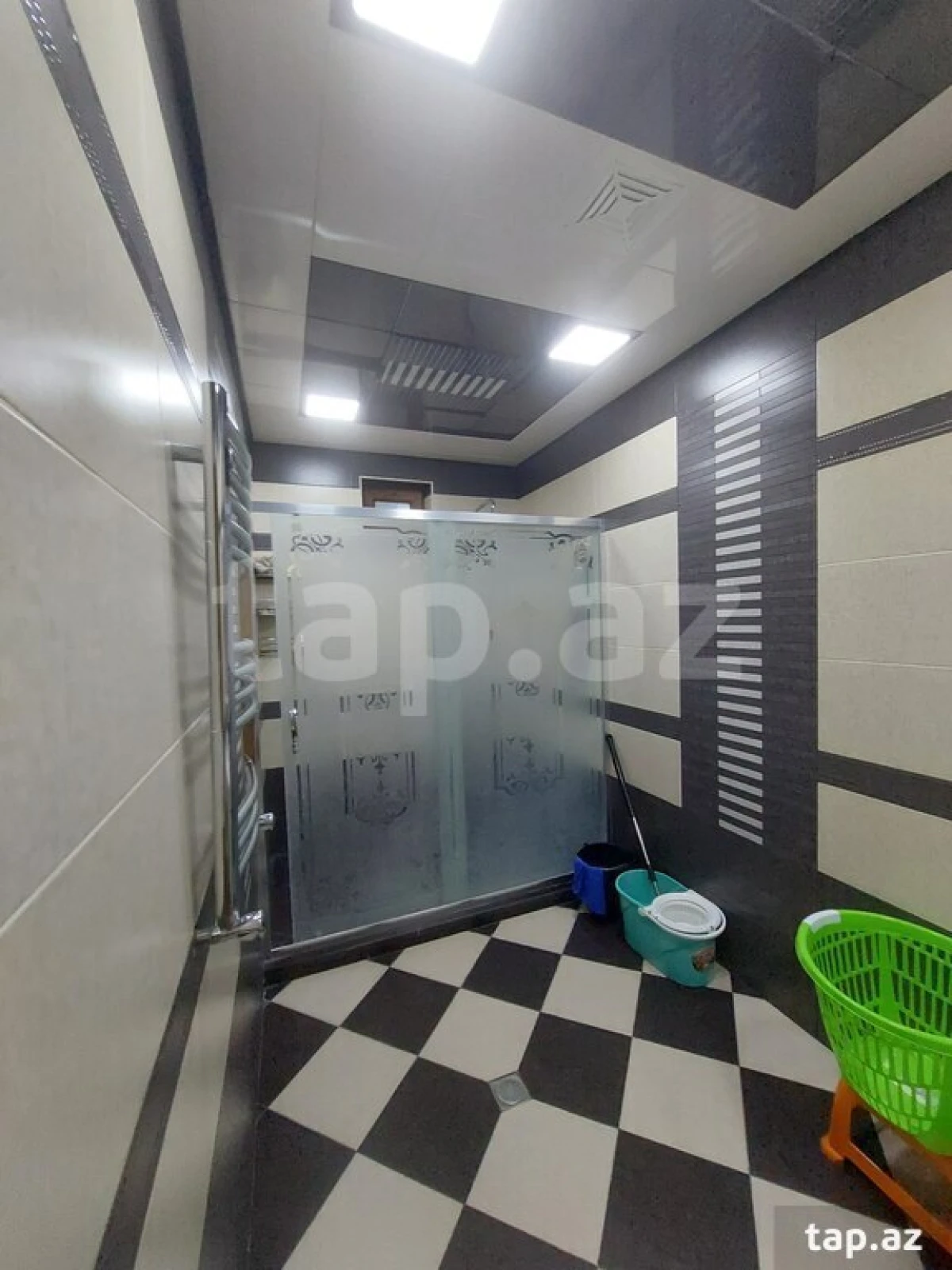 Satılır 6 otaqlı həyət evi