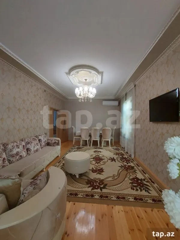 Satılır 6 otaqlı həyət evi