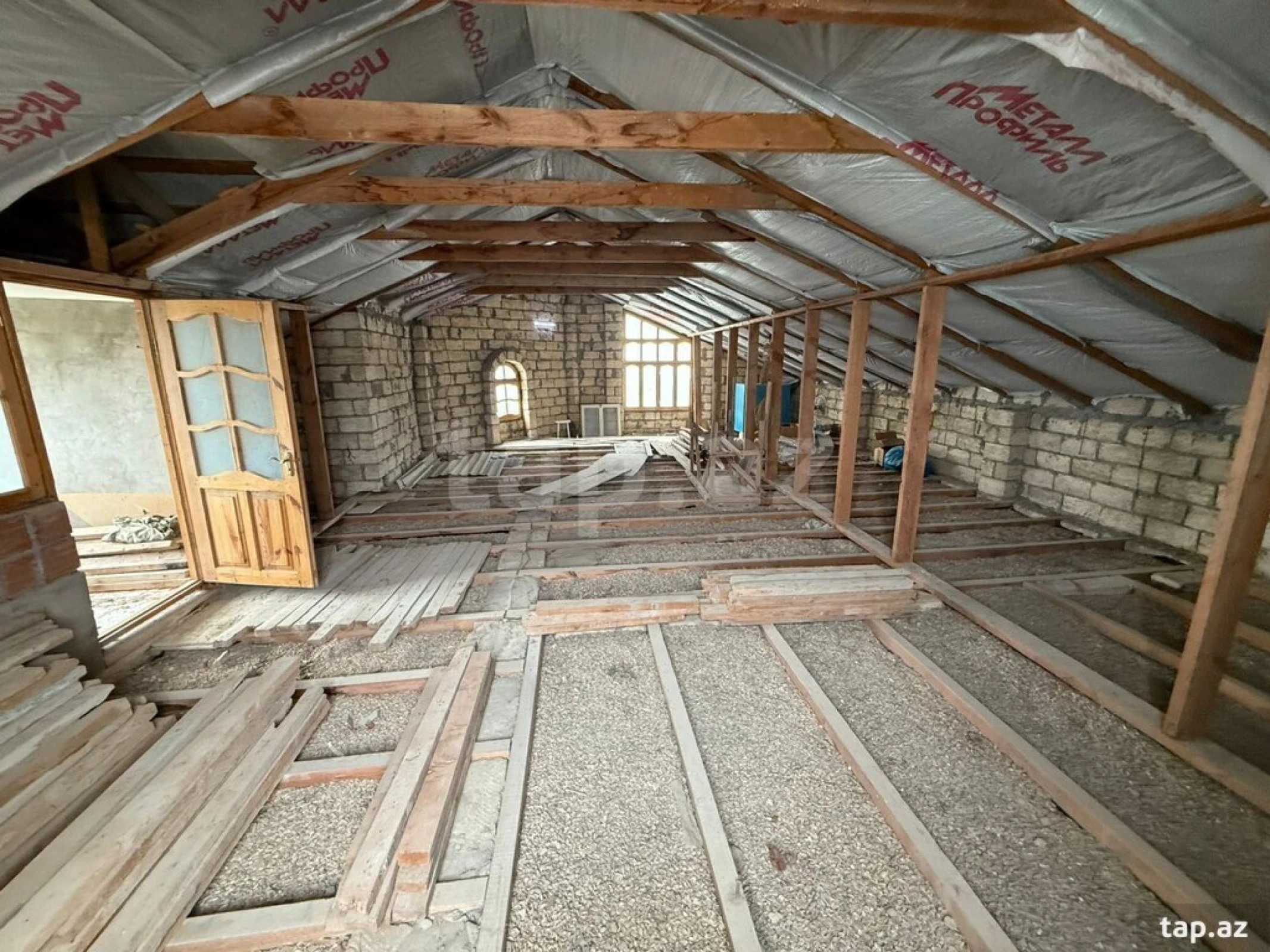 Satılır 5 otaqlı həyət evi