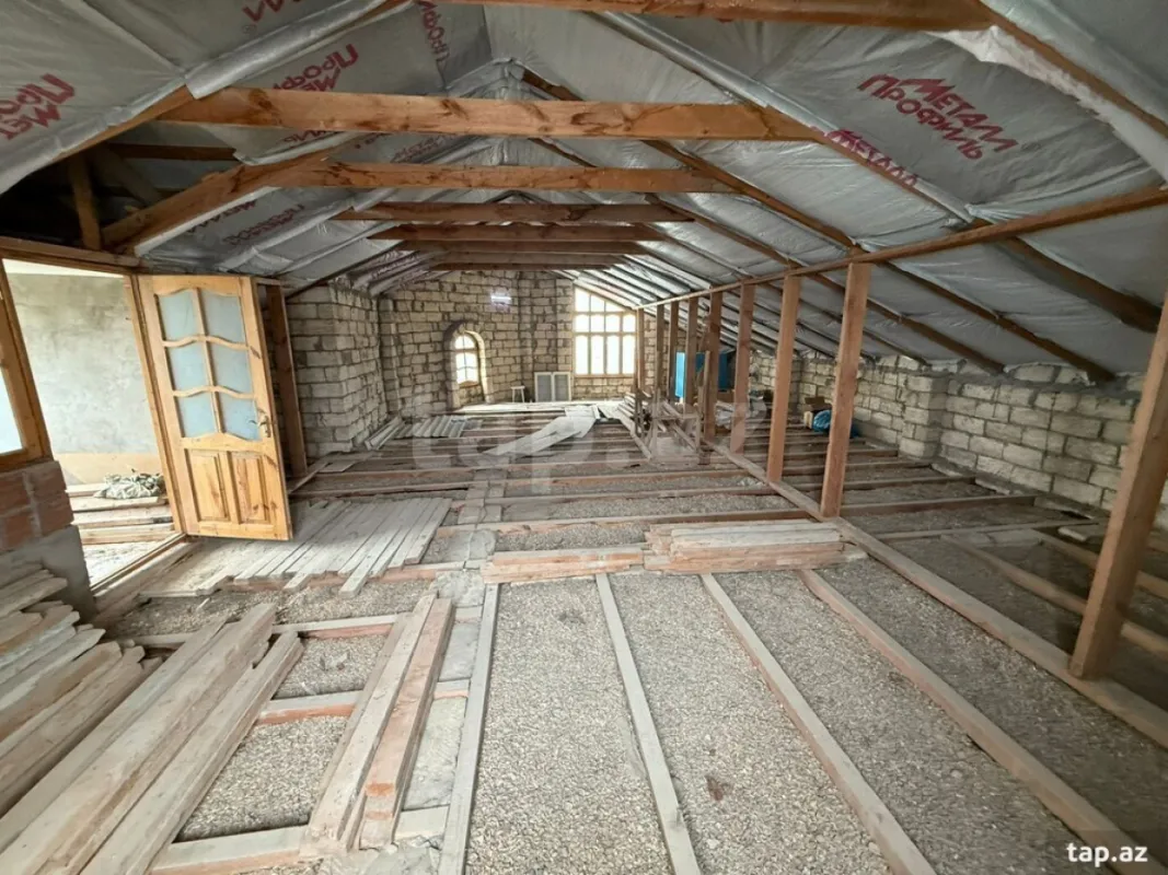 Satılır 5 otaqlı həyət evi