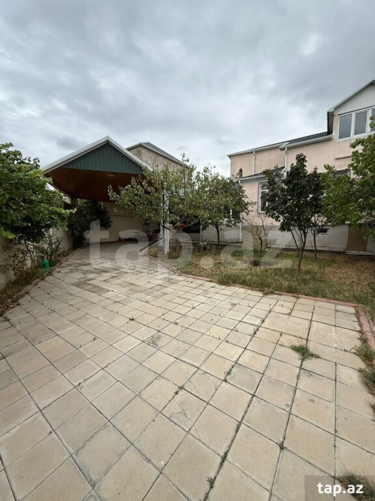 Satılır 5 otaqlı həyət evi