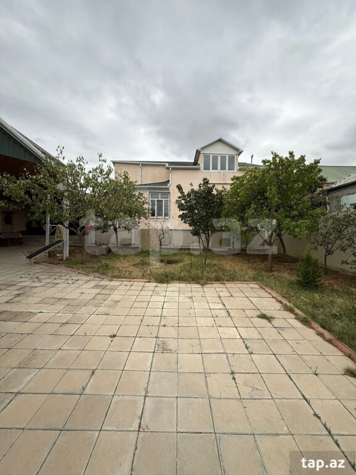 Satılır 5 otaqlı həyət evi