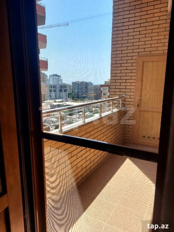 Kirayə verilir 3 otaqlı yeni tikili 178 m²