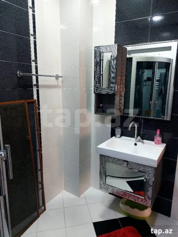 Kirayə verilir 3 otaqlı yeni tikili 178 m²