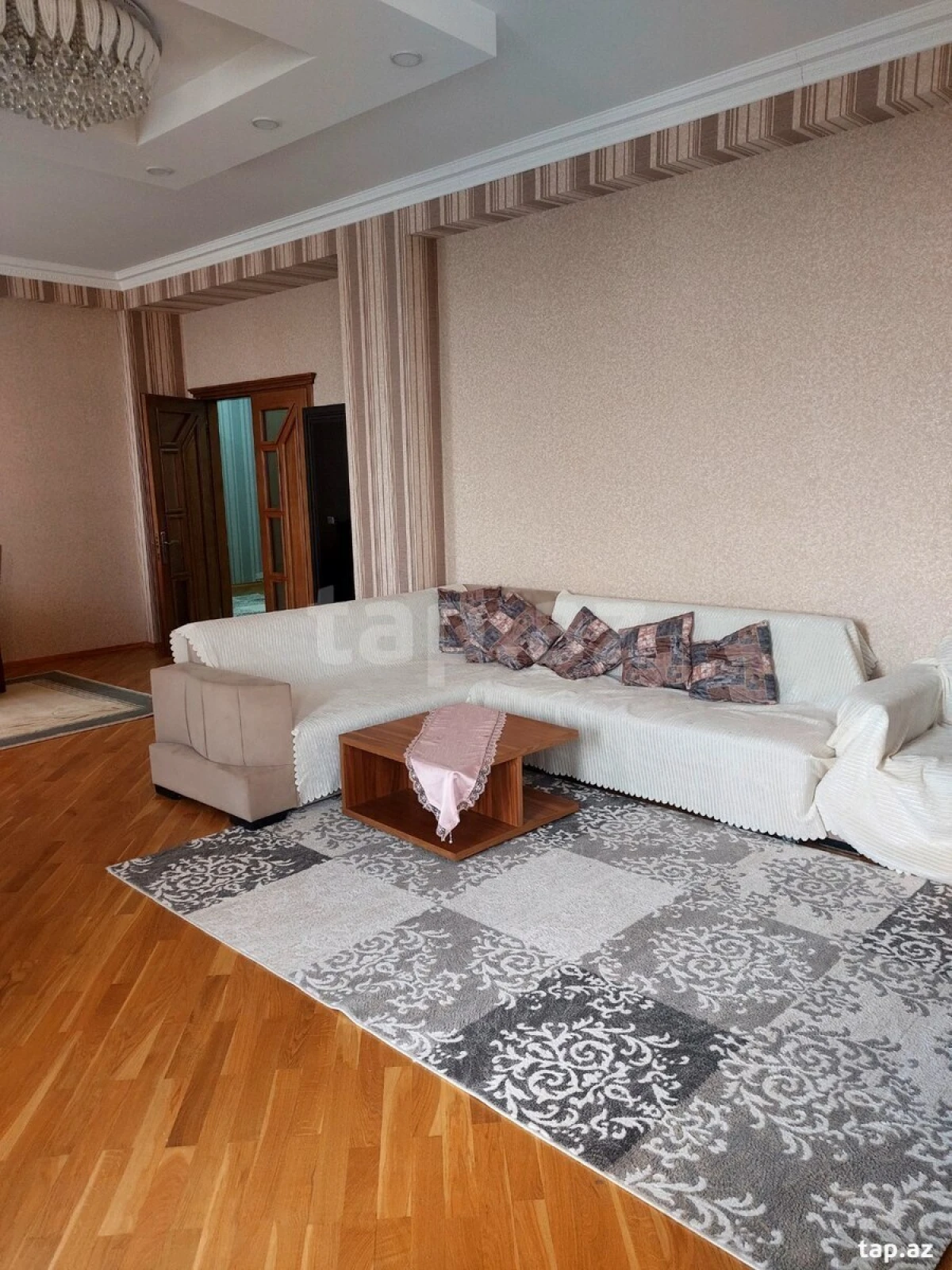 Kirayə verilir 3 otaqlı yeni tikili 178 m²