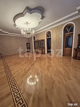 Satılır 8 otaqlı həyət evi