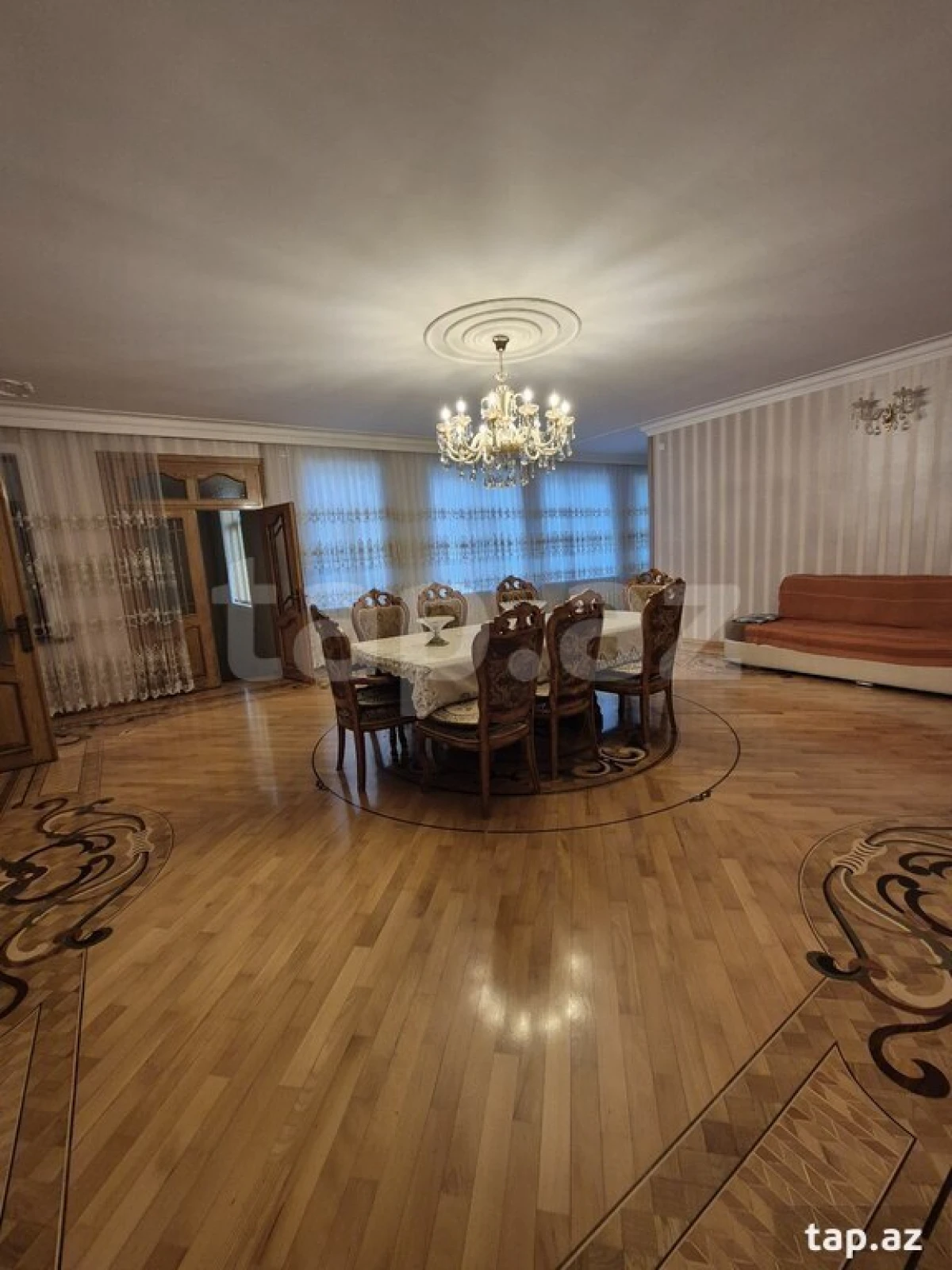 Satılır 8 otaqlı həyət evi